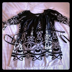 Black &white Tunic/Dress w/Belt Neo Classic. Pair with booties , flat or heels